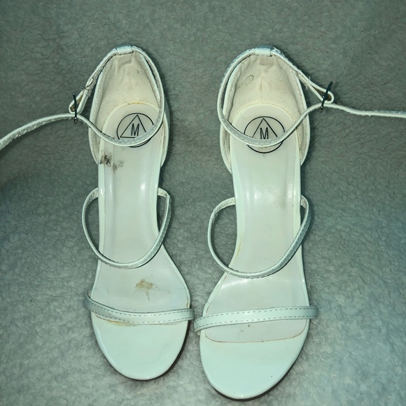 White heels. Size 3 - Picture 3 of 4